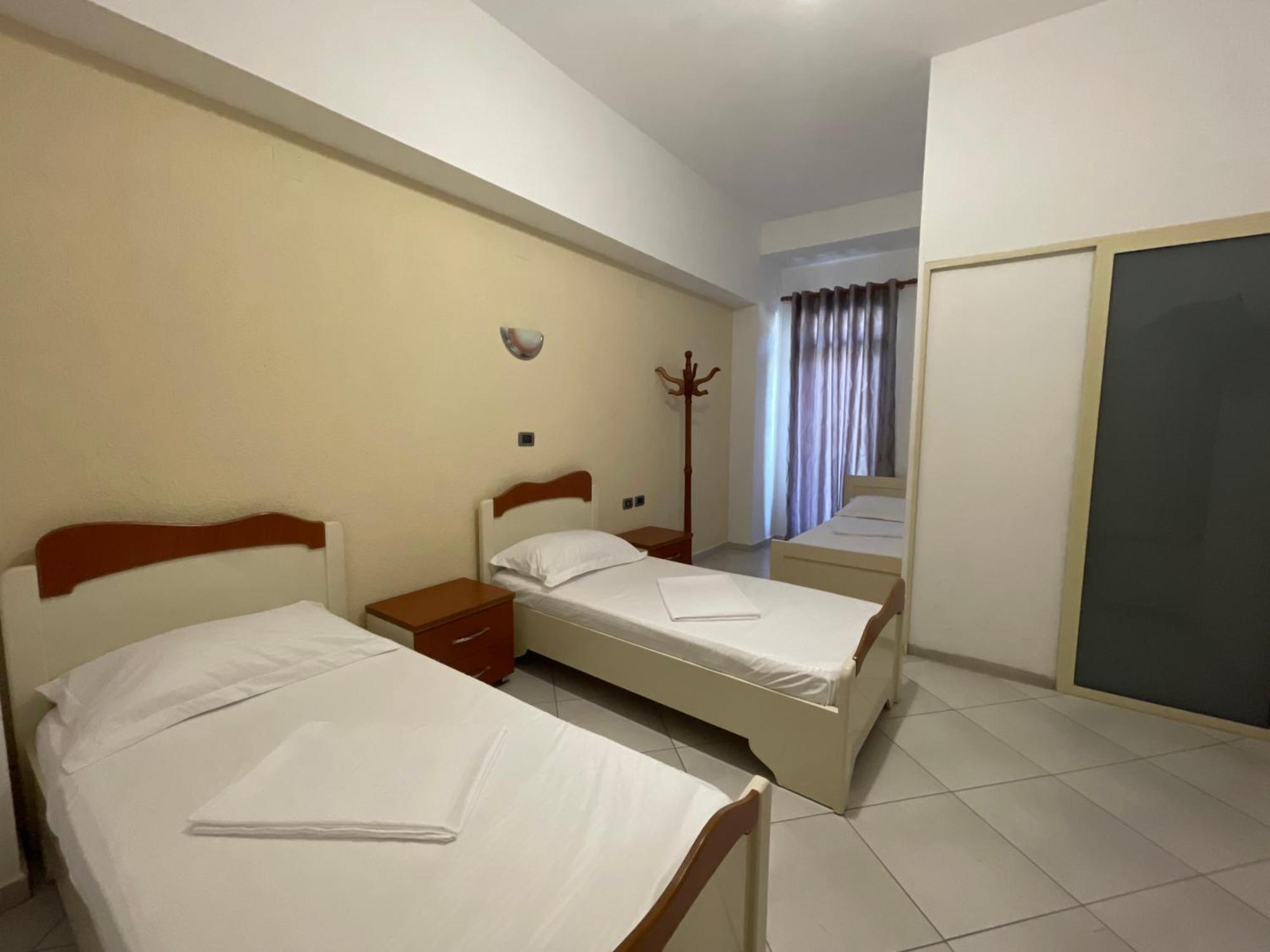 Hotel Latifi Gramsh Ngoại thất bức ảnh