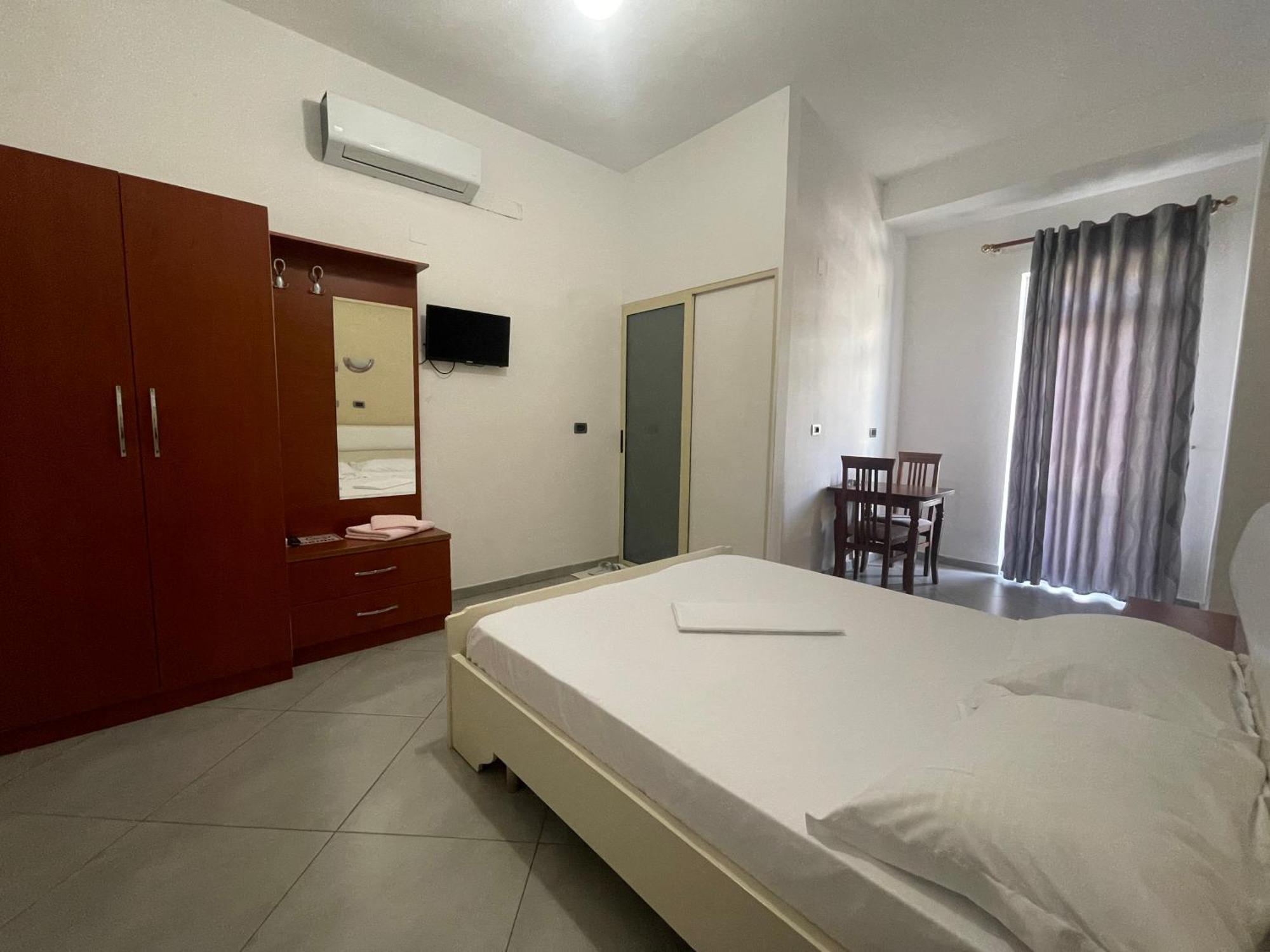 Hotel Latifi Gramsh Ngoại thất bức ảnh