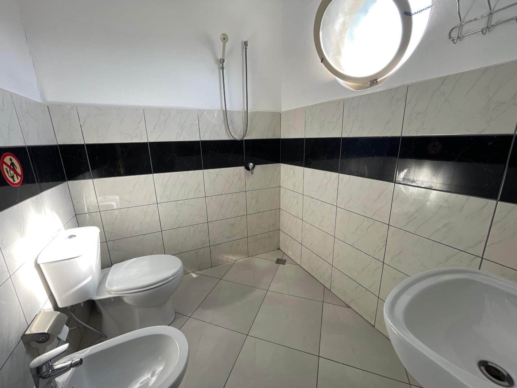 Hotel Latifi Gramsh Ngoại thất bức ảnh