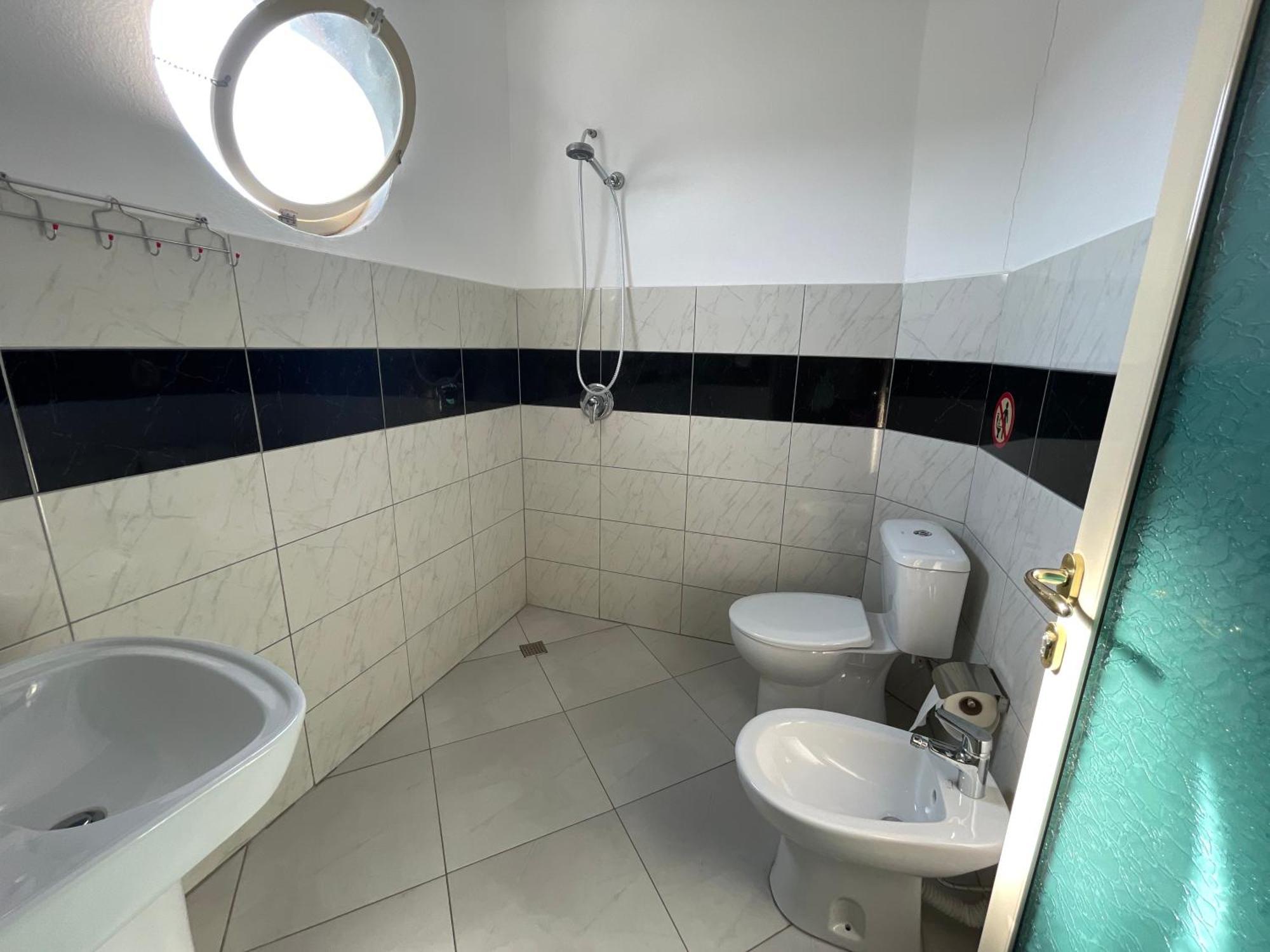 Hotel Latifi Gramsh Ngoại thất bức ảnh