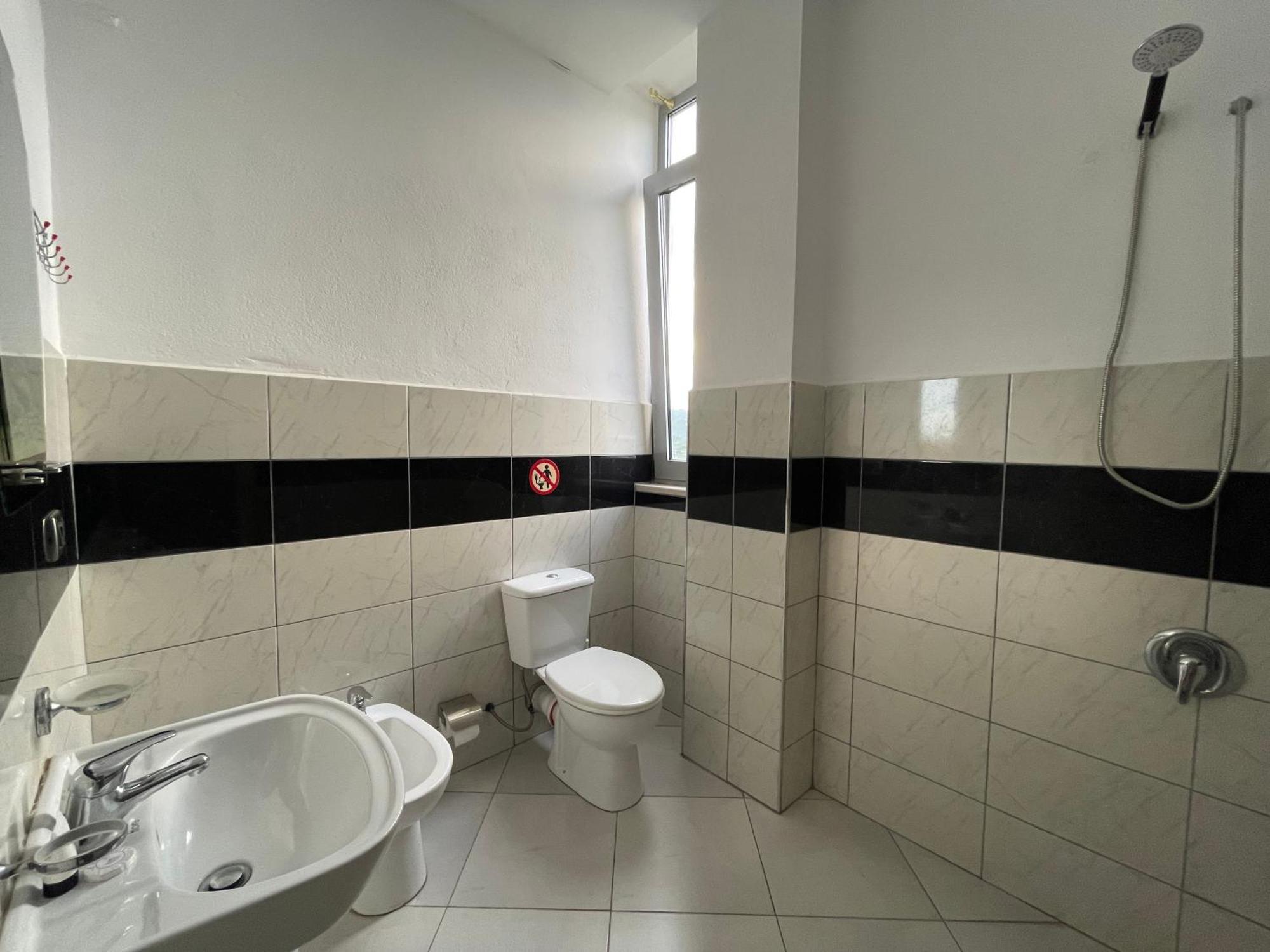 Hotel Latifi Gramsh Ngoại thất bức ảnh