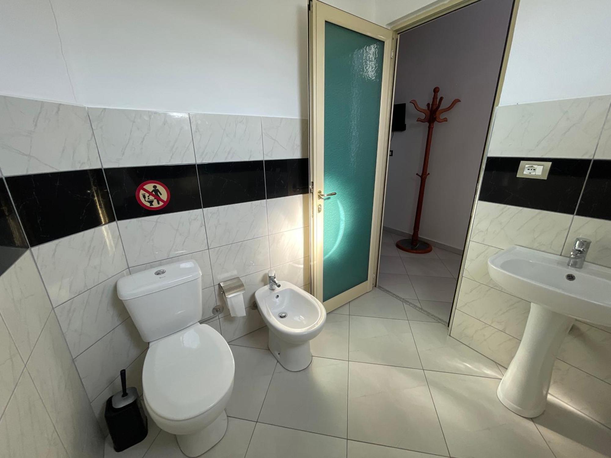 Hotel Latifi Gramsh Ngoại thất bức ảnh