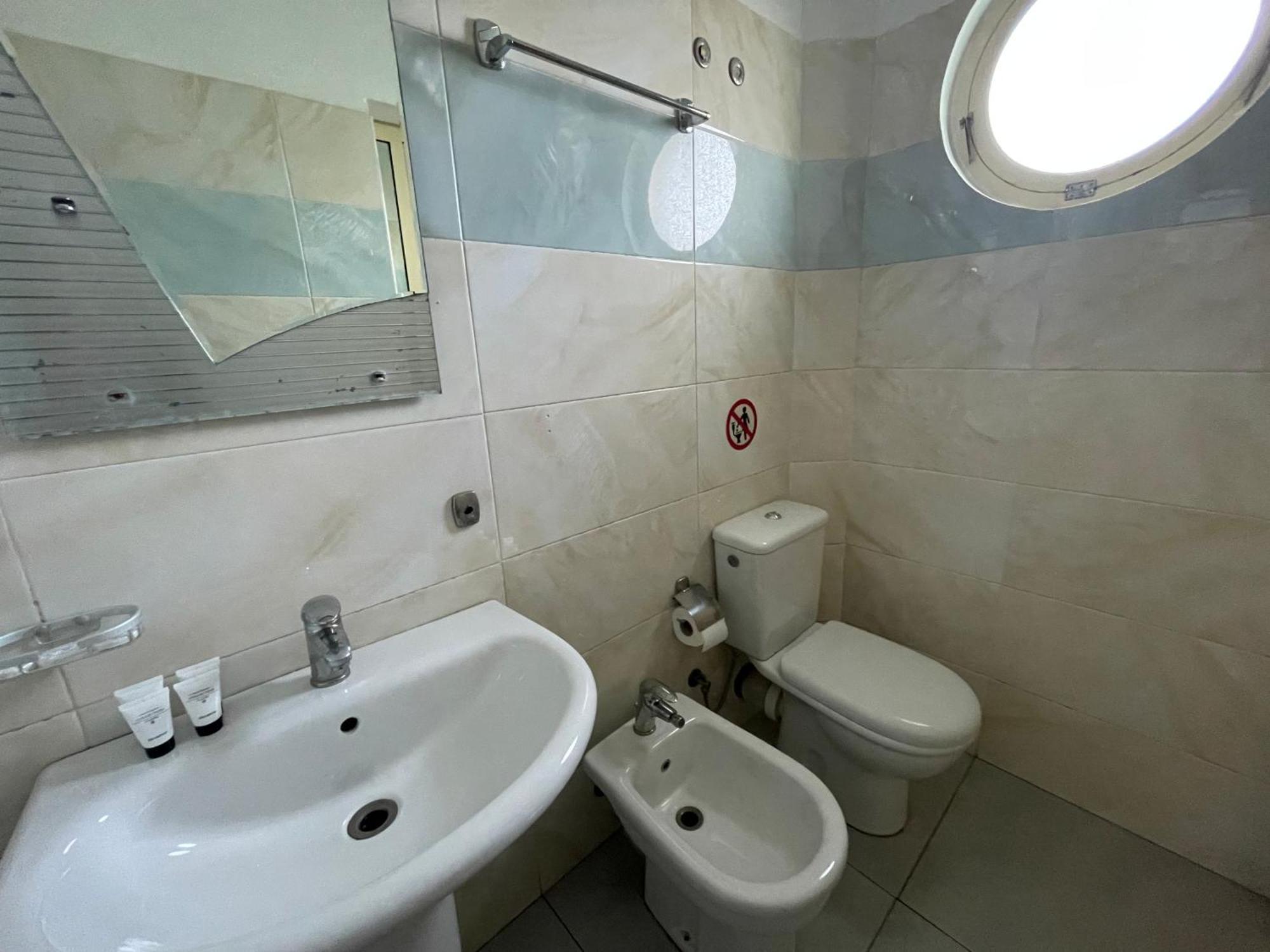 Hotel Latifi Gramsh Ngoại thất bức ảnh