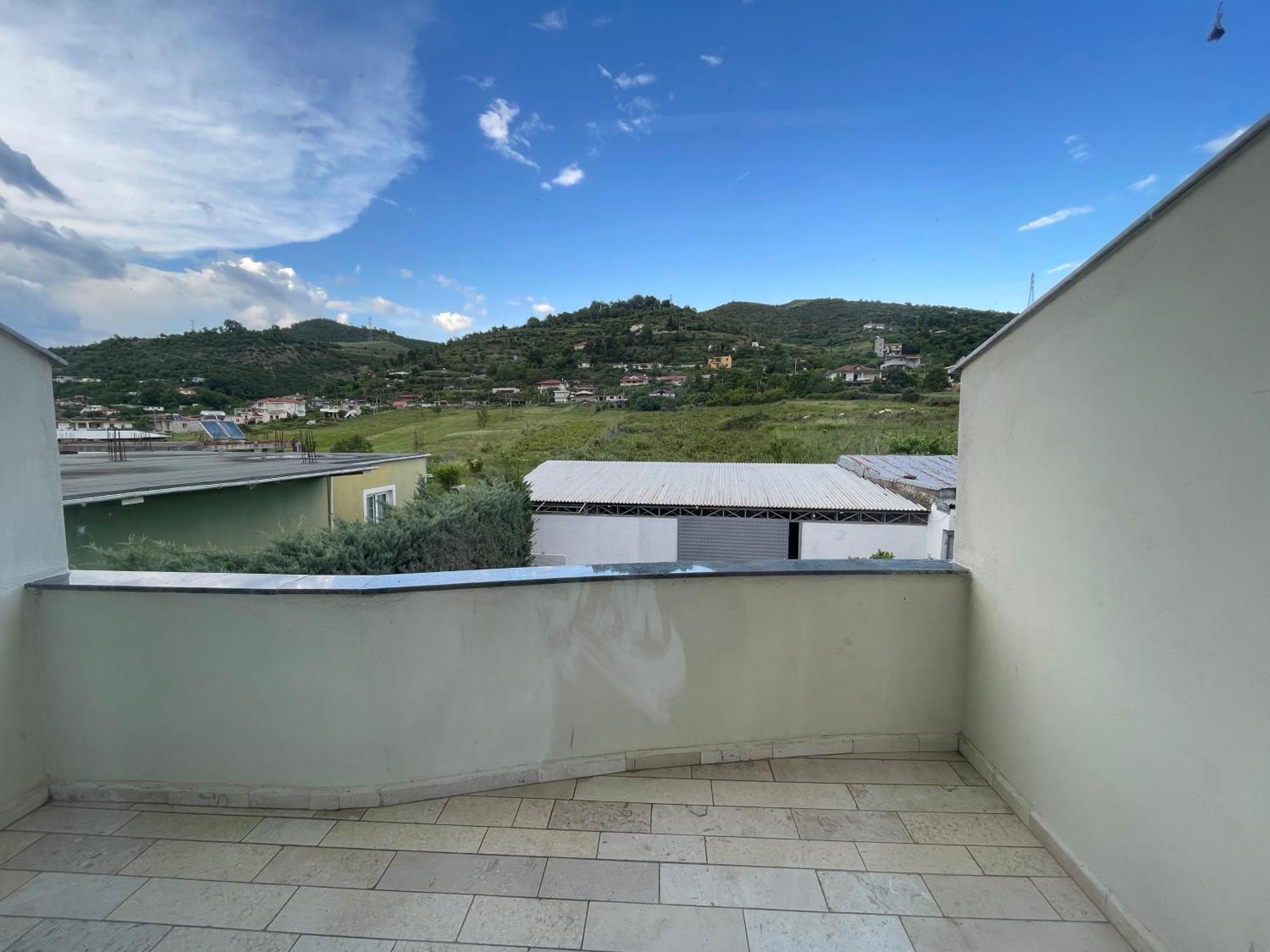 Hotel Latifi Gramsh Ngoại thất bức ảnh