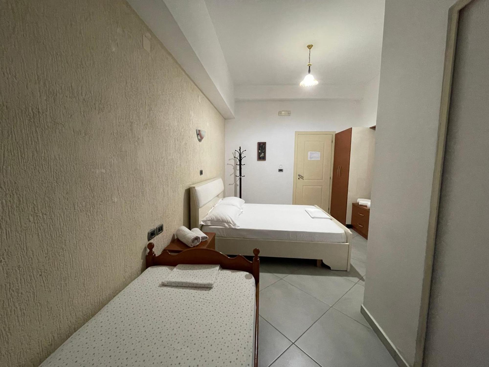Hotel Latifi Gramsh Ngoại thất bức ảnh