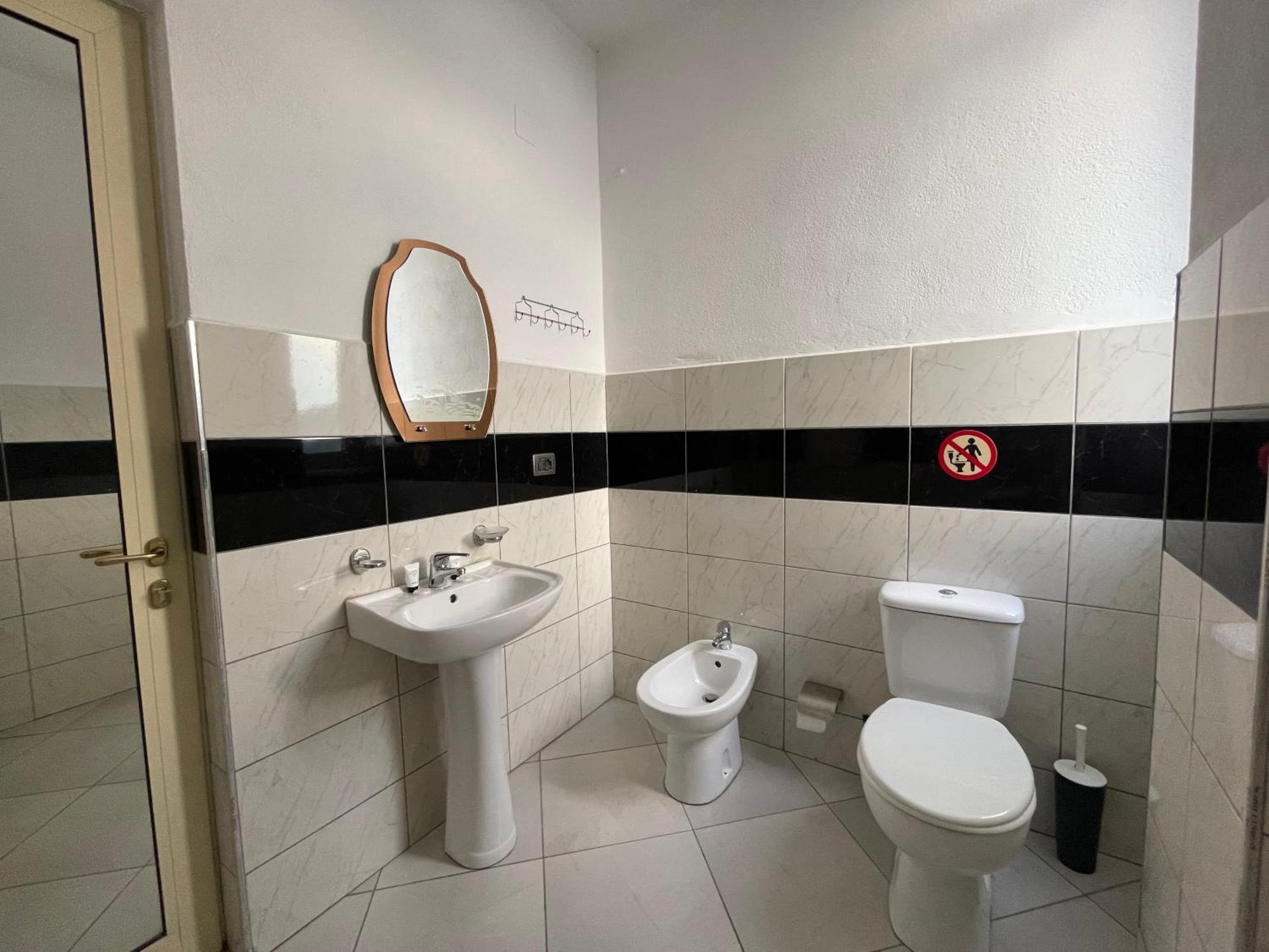 Hotel Latifi Gramsh Ngoại thất bức ảnh