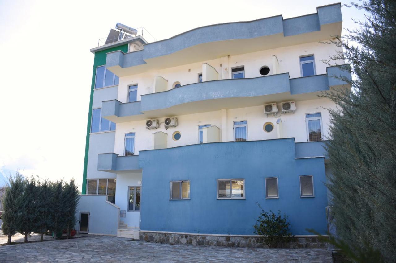 Hotel Latifi Gramsh Ngoại thất bức ảnh